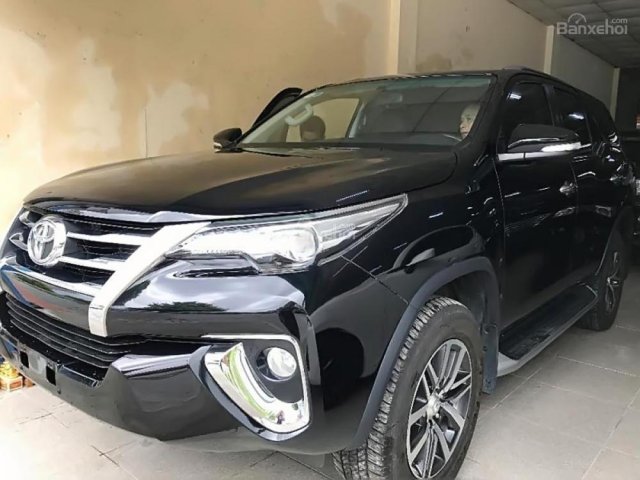 Cần bán Toyota Fortuner 2.7V 4x4 AT sản xuất năm 2017, màu đen, nhập khẩu 