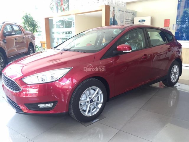 Ford Focus Trend mới 100%, 1.5L Ecoboost giá rẻ tặng thêm phụ kiện, hỗ trợ trả góp 80% - LH: 033.613.5555