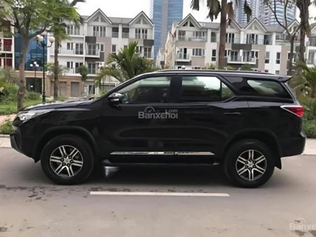 Cần bán lại xe Toyota Fortuner 2.4G 4x2 MT 2017, màu đen, nhập khẩu 