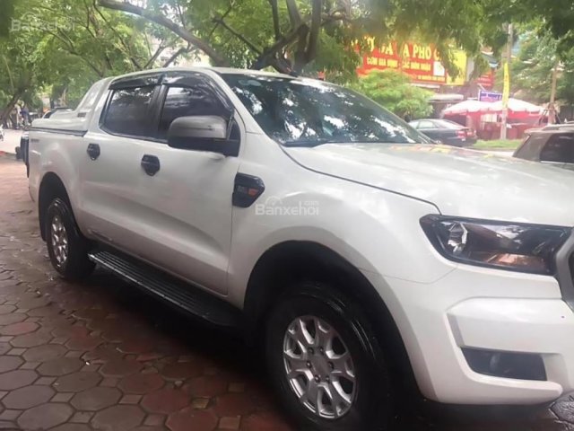 Cần bán lại xe Ford Ranger XLS 2.2L 4x2 AT sản xuất 2017, màu trắng 