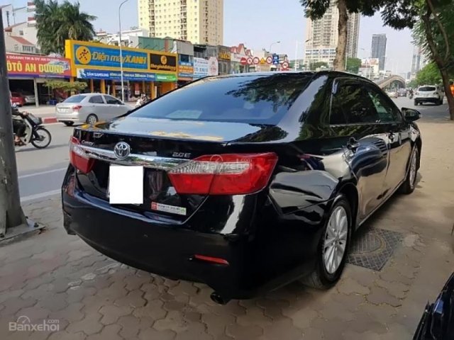 Cần bán lại xe Toyota Camry 2.0E năm sản xuất 2014, màu đen 