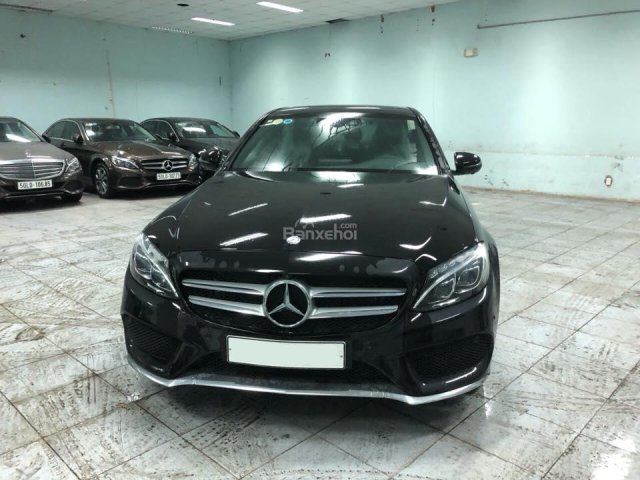 Bán xe Mercedes C300 màu đen 2018 chính hãng. Trả trước 600 triệu nhận xe ngay