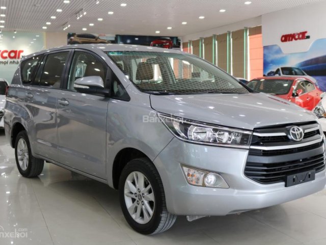 Bán ô tô Toyota Innova 2.0E 2017, màu xám (ghi)