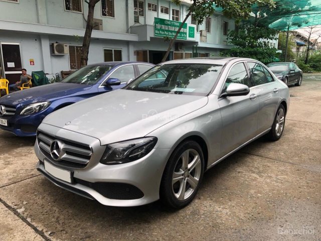 Bán xe Mercedes E250 bạc 2018 chính hãng. Trả trước 750 triệu nhận xe ngay