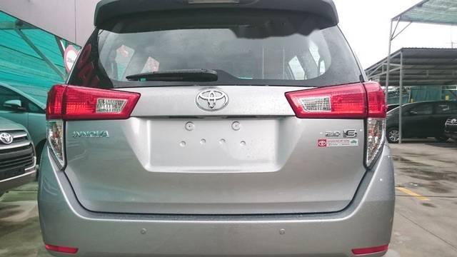 Bán Toyota Innova năm sản xuất 2018, màu bạc