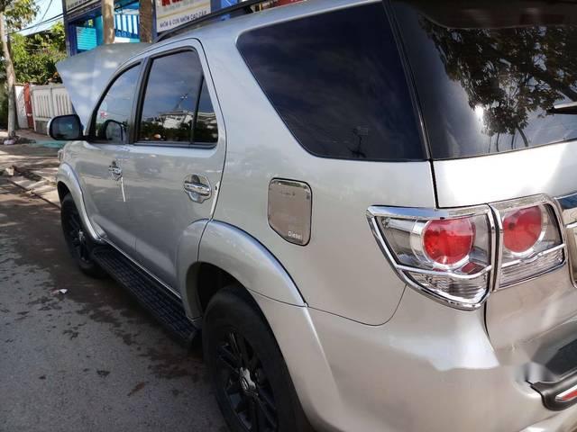 Bán ô tô Toyota Fortuner sản xuất 2013, màu bạc xe gia đình, giá 770tr