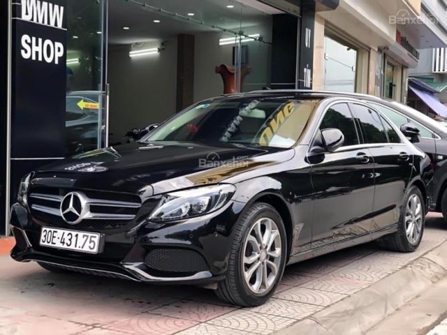 Xe Mercedes C200 đời 2017, màu đen cần bán