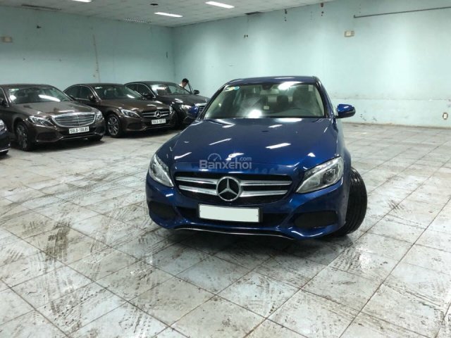 Bán xe Mercedes C200 xanh 2018 chính hãng, trả trước 450 triệu nhận xe ngay