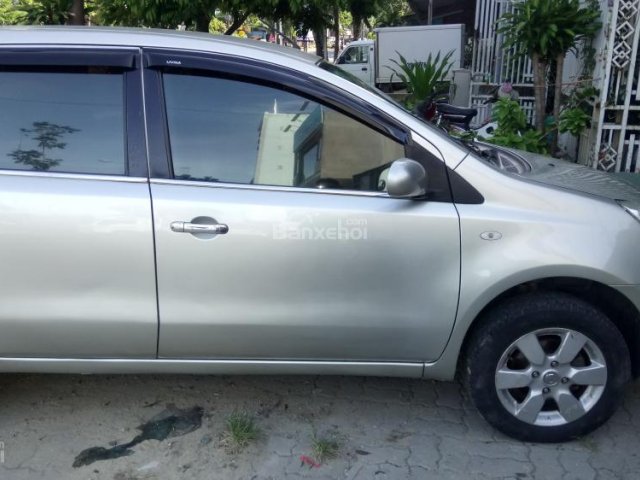 Bán xe Nissan Grand Livina năm sản xuất 2011, màu bạc