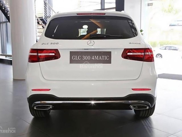 Bán Mercedes GLC 300 AMG sản xuất năm 2018, màu trắng