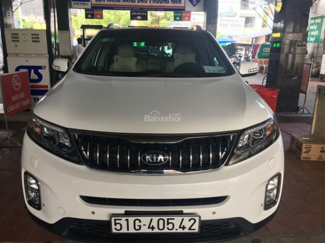 Chính chủ bán Kia Sorento 2.4AT GATH 2017 full option, màu trắng