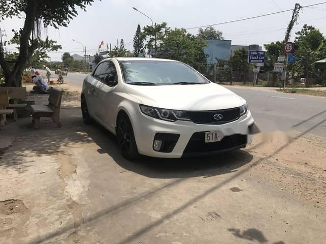 Bán Kia Cerato Koup xăng, dung tích 2.0 nhập Hàn, xe màu trắng, đăng ký lần đầu 2010