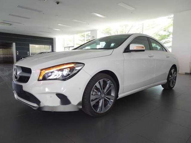 Bán ô tô Mercedes CLA 200 năm sản xuất 2018, màu trắng, nhập khẩu nguyên chiếc