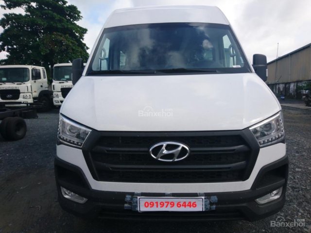 Trung tâm phân phối Hyundai Solati 16 ghế sản xuất 2019