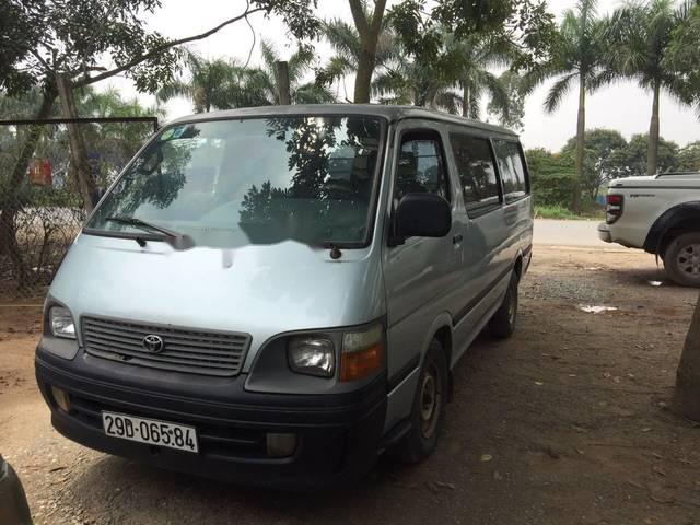 Cần bán lại xe Toyota Hiace đời 2000, màu bạc xe gia đình, giá 90tr