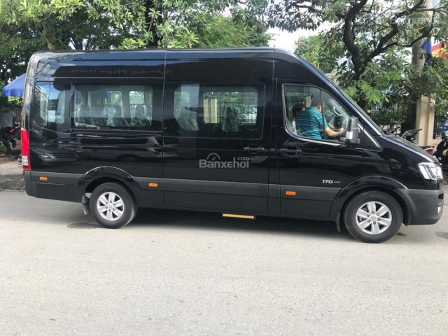 Hyundai Lê Văn Lương - Giảm giá sốc khi mua chiếc xe Hyundai Solati 16 chỗ sản xuất 2019, màu đen