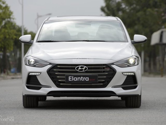 Bán Hyundai Sport đời 2018, giá 720tr giảm giá sốc lên đến 19tr trả trước 200tr