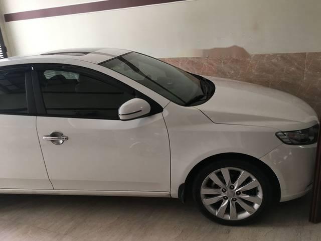 Bán xe Kia Forte sản xuất 2011, màu trắng mới 90%