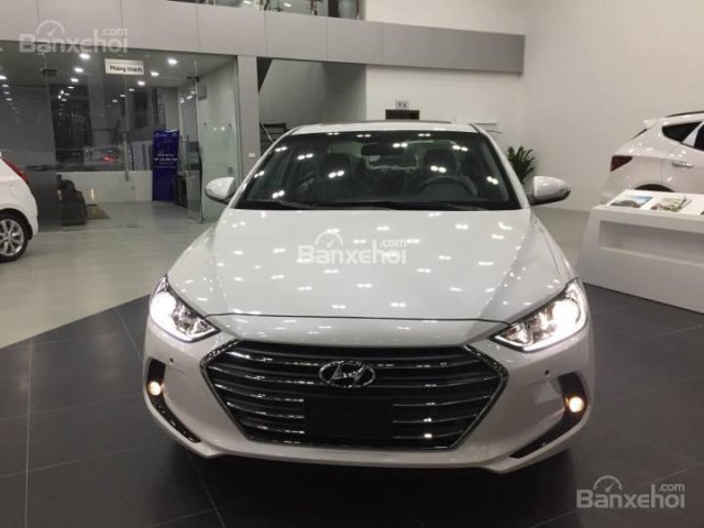 Bán Hyundai Elantra 2.0 AT 2018, màu trắng giao ngay - Hotline: 0938.878.099