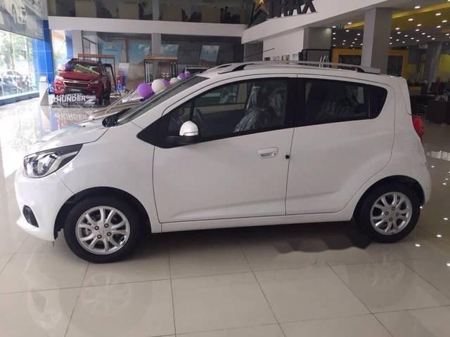 Bán xe Chevrolet Spark đời 2017, màu trắng