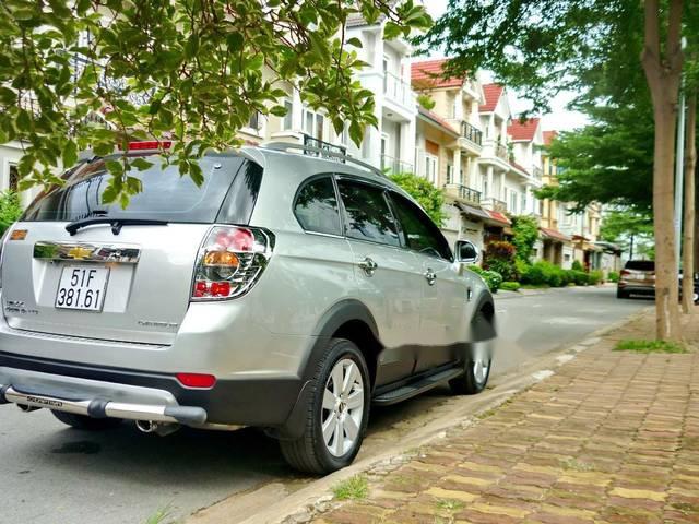 Bán ô tô Chevrolet Captiva đời 2010, màu bạc như mới 