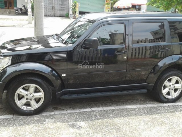 Cần bán xe Dodge Nitro SXT năm sản xuất 2008, màu đen, nhập khẩu0