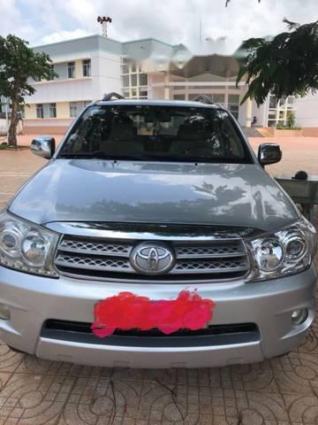 Bán xe Toyota Fortuner năm 2009, màu bạc, giá 599tr