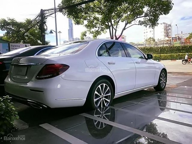 Cần bán xe Mercedes E200 năm sản xuất 2018, màu trắng