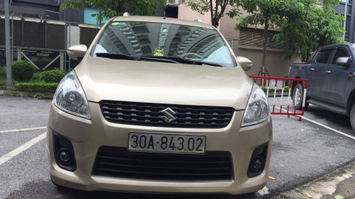 Gia đình bán Suzuki Ertiga 1.3 AT đời 2015, màu vàng cát