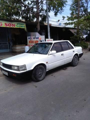 Bán Nissan Bluebird năm 1989, màu trắng, giá tốt