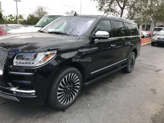 Bán ô tô Lincoln Navigator sản xuất năm 2018, màu đen, nhập khẩu Mỹ