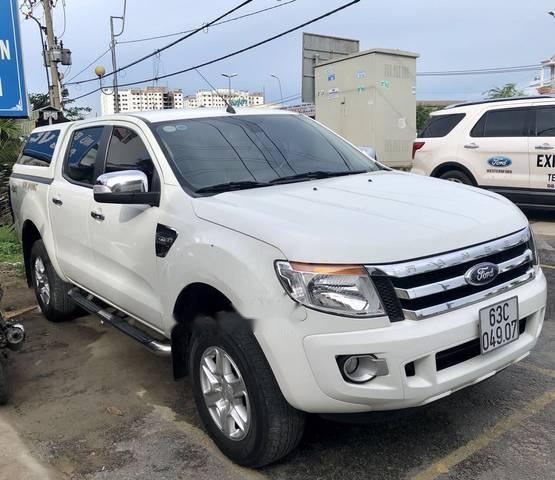 Bán ô tô Ford Ranger XLT 4x4 MT sản xuất 2014, màu trắng còn mới