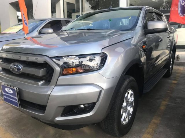 Bán Ford Ranger XLS 2.2AT sản xuất năm 2015, màu bạc, giá thỏa thuận hotline: 090.12678.55