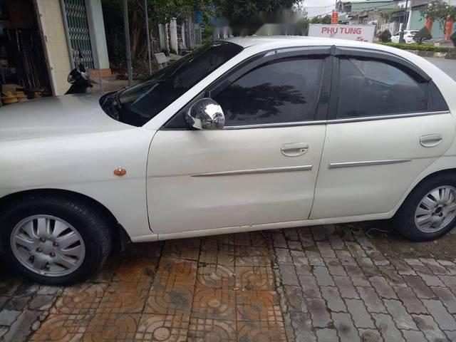 Cần bán Daewoo Nubira đời 2001, màu trắng còn mới, giá chỉ 90 triệu