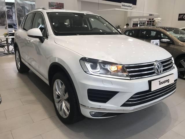 Cần bán lại xe Volkswagen Touareg 3.6 V6 năm 2018, màu trắng, nhập khẩu nguyên chiếc số tự động