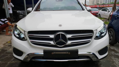 Bán xe Mercedes 2.0 AT 2017, màu trắng