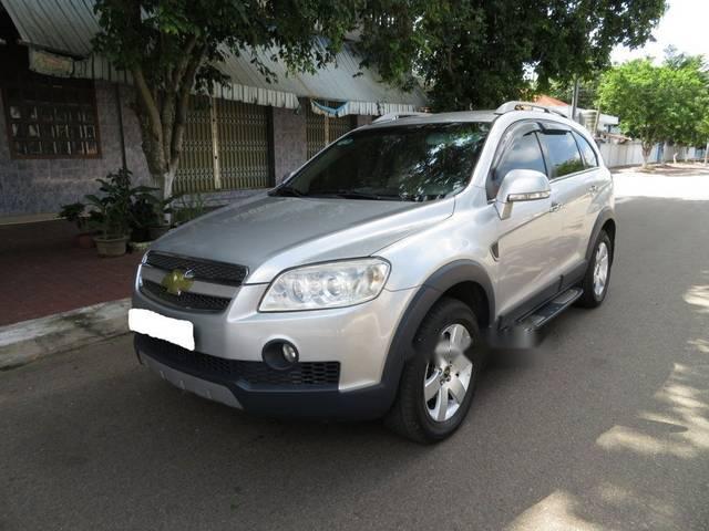 Bán xe Chevrolet Captiva sản xuất 2008, màu bạc số tự động giá cạnh tranh