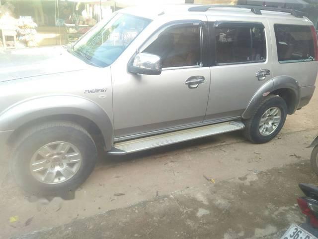 Bán xe Ford Everest sản xuất 2008, màu bạc chính chủ, giá tốt