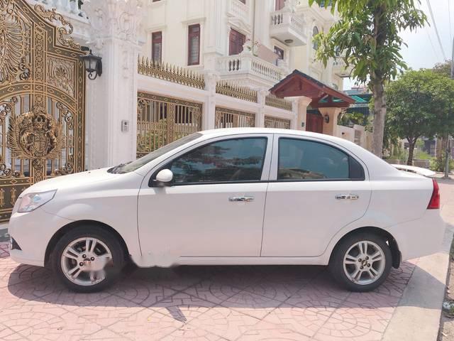 Cần bán gấp Chevrolet Aveo đời 2015, màu trắng như mới0