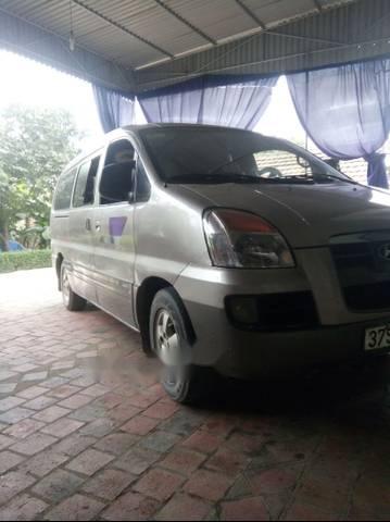 Bán xe Hyundai Starex sản xuất 2004, màu bạc