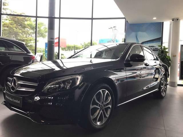 Cần bán xe Mercedes C200 2018, màu đen0