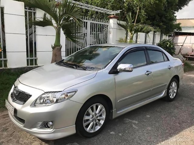 Cần bán gấp Toyota Corolla altis 2.0V 2010, màu bạc  