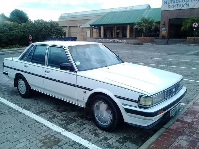 Bán ô tô Nissan Bluebird MT sản xuất năm 1996, màu trắng, nội thất bọc mới