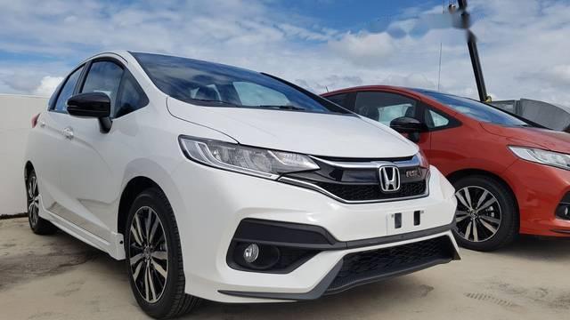 Bán ô tô Honda Jazz 1.5V đời 2018, màu trắng, 544 triệu