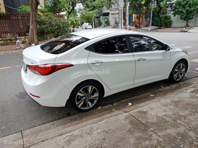 Cần bán xe Hyundai Elantra 1.6 AT đời 2015, màu trắng, nhập khẩu