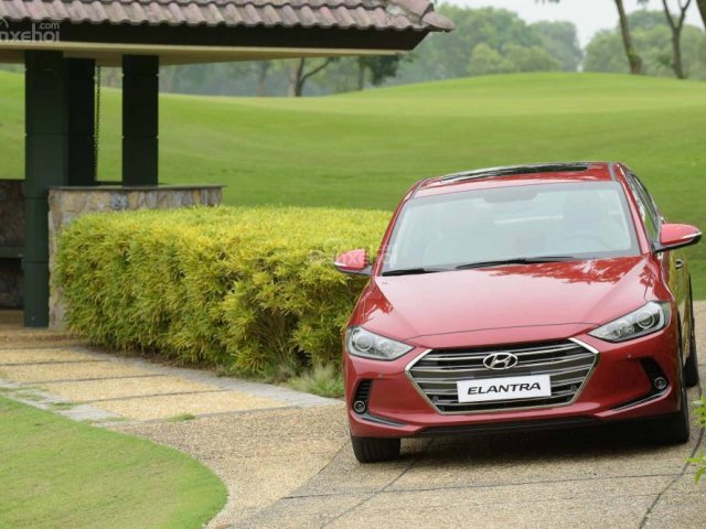 Hyundai Elantra số sàn-đủ màu-xe giao ngay-hotline 0946.898.698