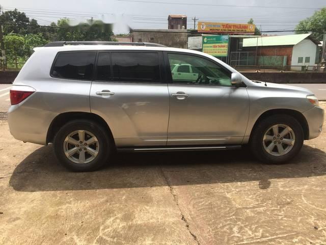 Cần bán Toyota Highlander đời 2007, màu bạc, nhập khẩu nguyên chiếc, giá 649tr