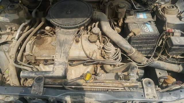 Cần bán Mazda 323 năm sản xuất 1996, màu xám, giá tốt