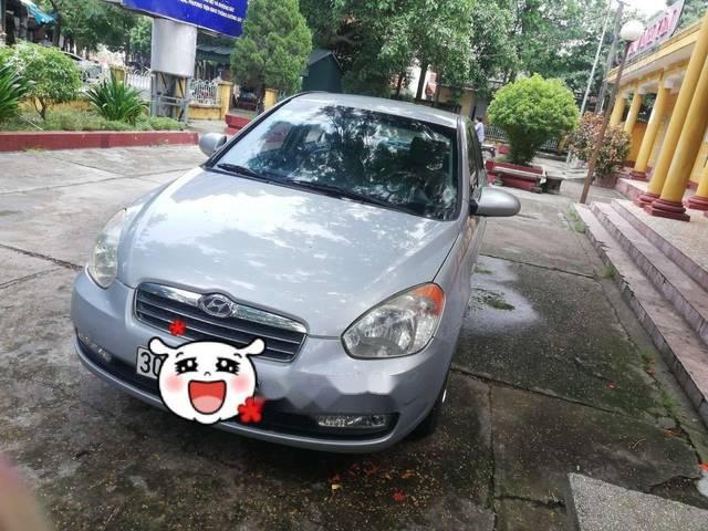 Bán Hyundai Verna 1.4MT sản xuất 2008, màu bạc xe gia đình 