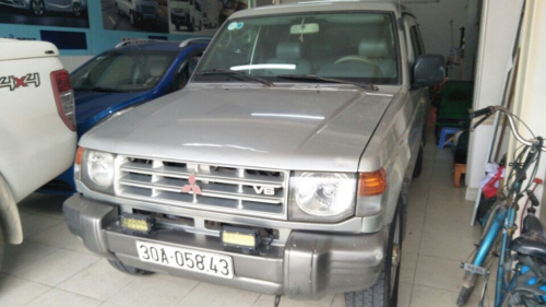 Bán ô tô Mitsubishi Pajero 3.0 MT năm 2003, màu bạc 